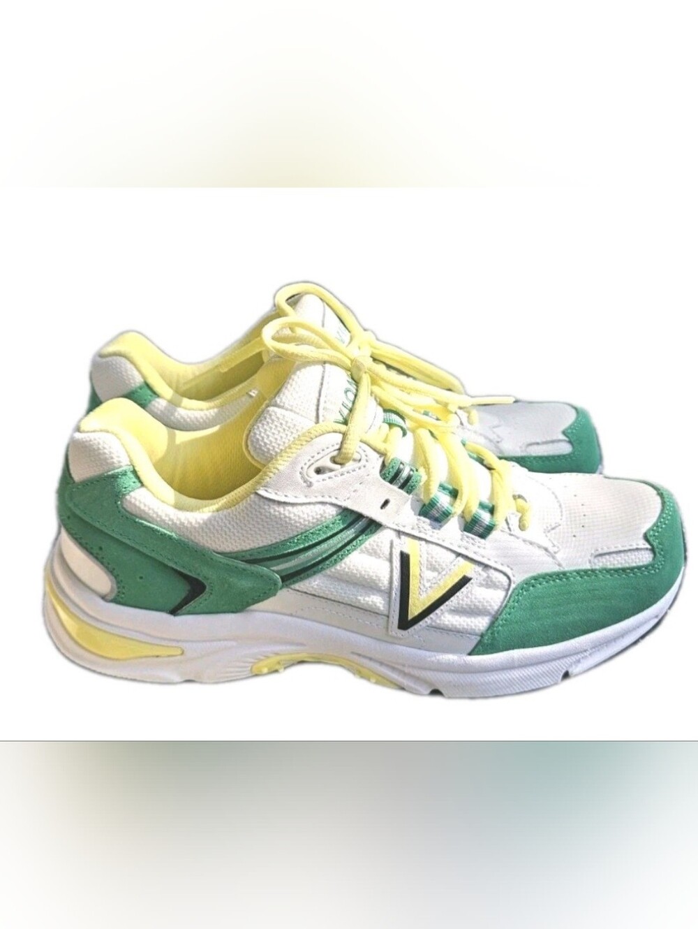 Vionic Walk 2.0 Sneakers 9.5 Wide NWOB White Green Orthotic Walking Shoes.